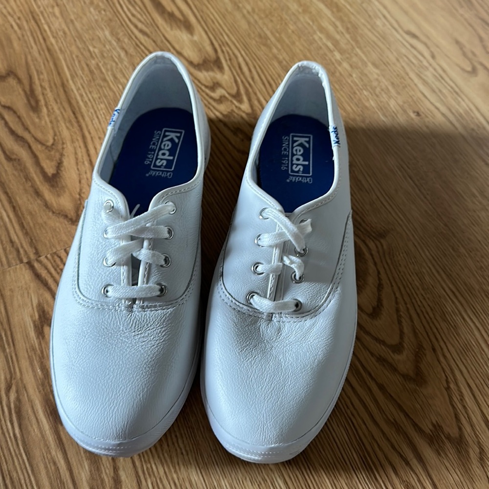 White leather meds shoes